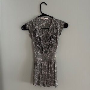 Forever 21 Green White Flowers Ruffle Ruffles Floral Tie Blouse Women’s Size XS